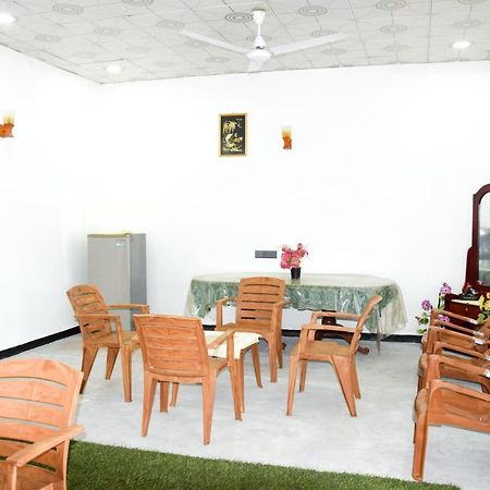 Tharaka Homestay Велігама Екстер'єр фото