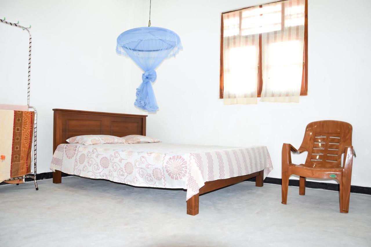 Tharaka Homestay Велігама Екстер'єр фото