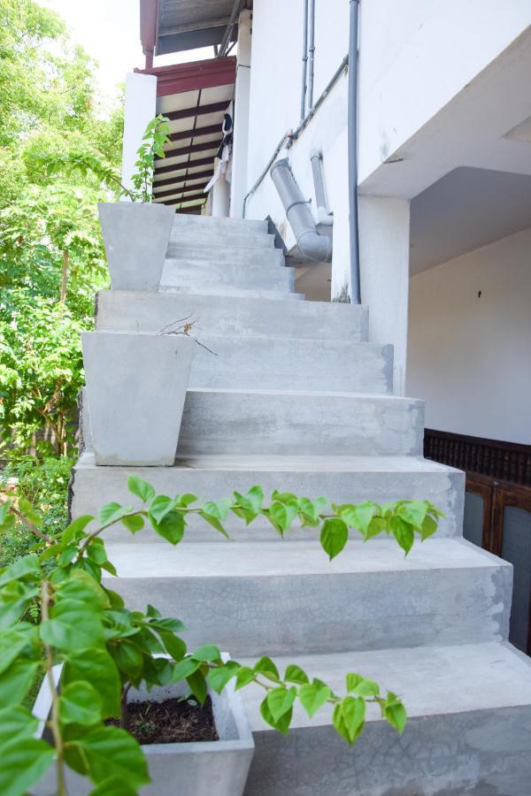 Tharaka Homestay Велігама Екстер'єр фото