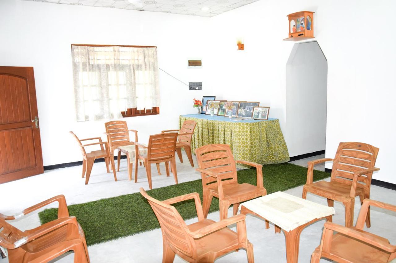 Tharaka Homestay Велігама Екстер'єр фото